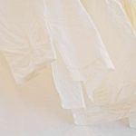 BASISBROEKの白シャツ