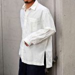 BASISBROEKの白シャツ