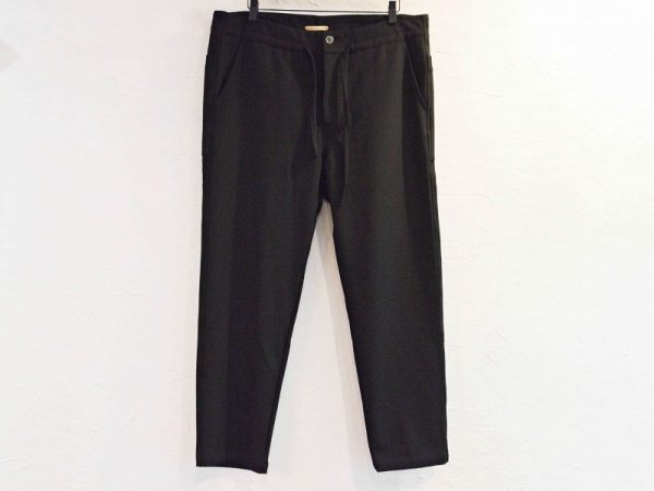 LAMONDのリラックスパンツ