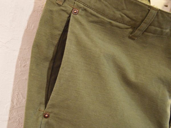 シームレスパンツ