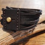 人気のレザーブレス