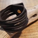 人気のレザーブレス