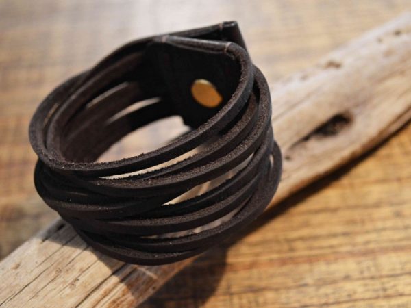 人気のレザーブレス