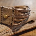 人気のレザーブレス