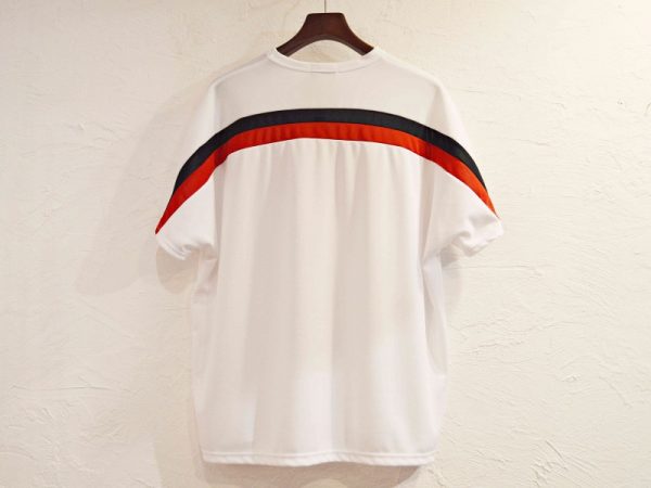 イオノイのORBIT TEE