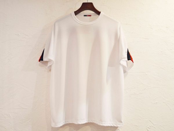 イオノイのORBIT TEE