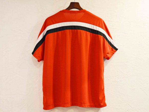 イオノイのORBIT TEE