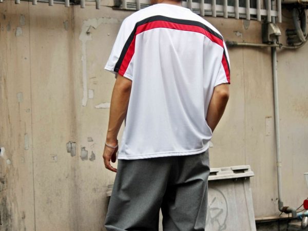 イオノイのORBIT TEE
