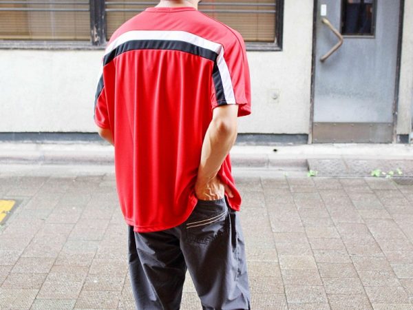 イオノイのORBIT TEE