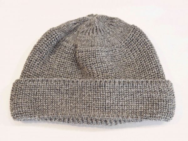 浅めのニットキャップ