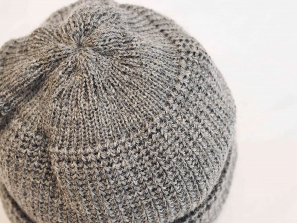 浅めのニットキャップ