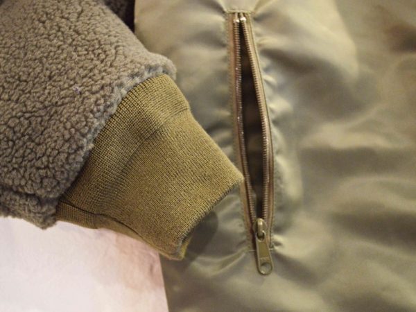 ネセサリーの”TYROL CHOCO”