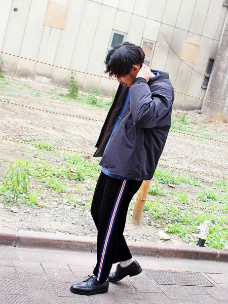 イオノイのベロアパンツ