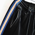 イオノイのベロアパンツ