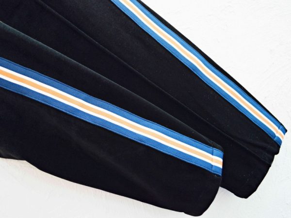 イオノイのベロアパンツ