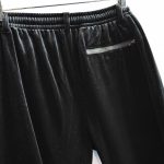 イオノイのベロアパンツ