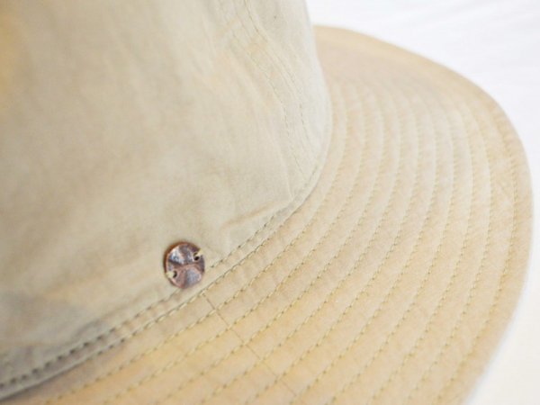 mornoの定番ハットの新素材