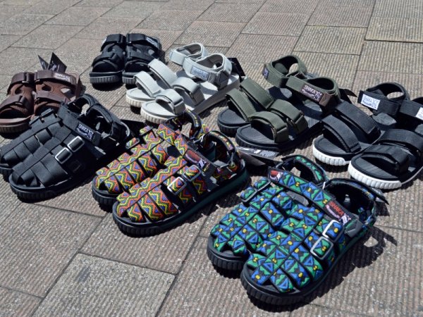 SHAKAのサンダル揃っています。