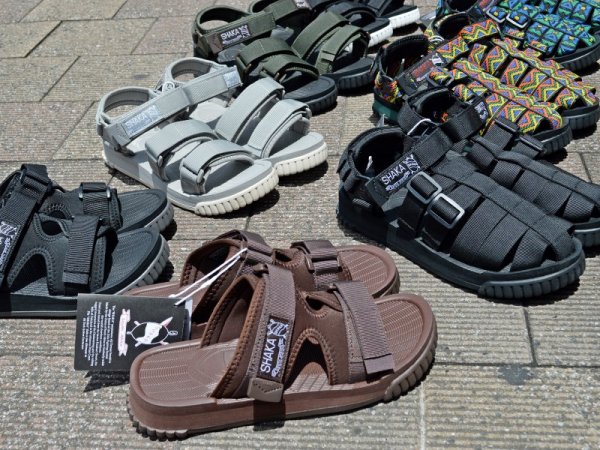 SHAKAのサンダル揃っています。