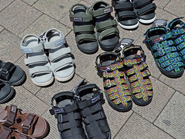 SHAKAのサンダル揃っています。
