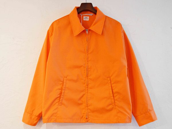 ネセサリーのスイングトップ