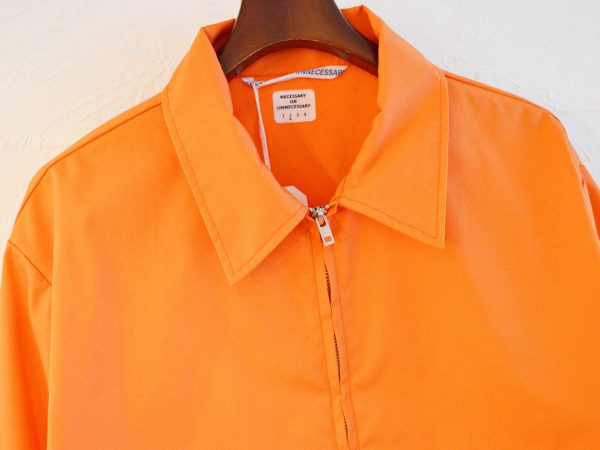 ネセサリーのスイングトップ