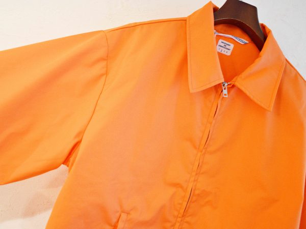 ネセサリーのスイングトップ