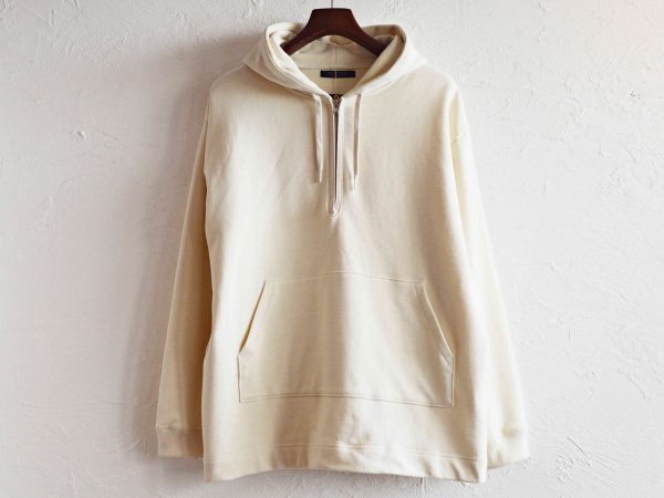 modemdesignのハーフジップパーカー