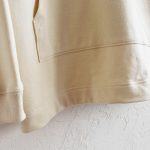 modemdesignのハーフジップパーカー