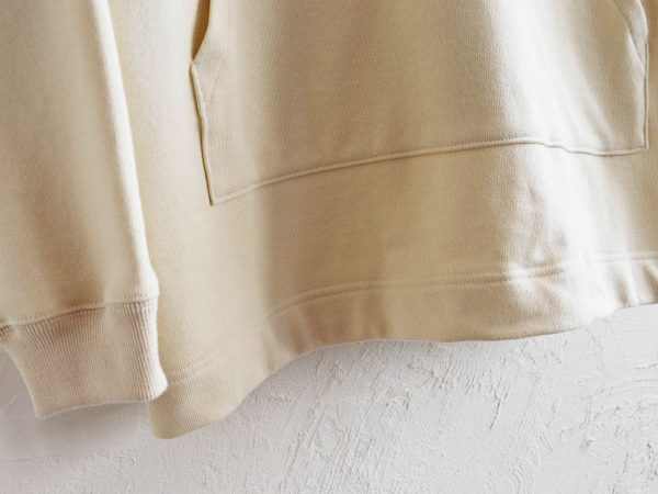 modemdesignのハーフジップパーカー