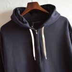 modemdesignのハーフジップパーカー