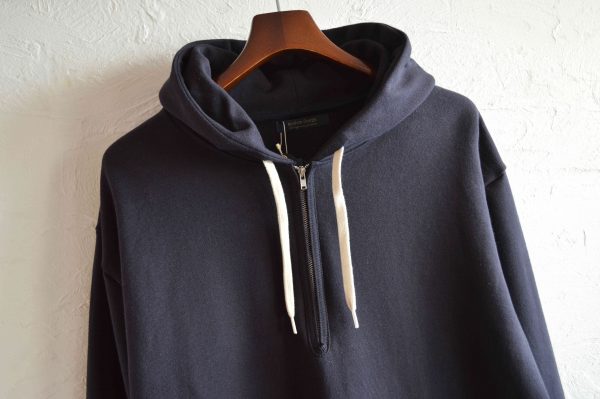 modemdesignのハーフジップパーカー