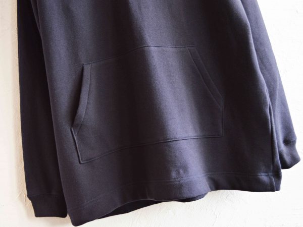 modemdesignのハーフジップパーカー