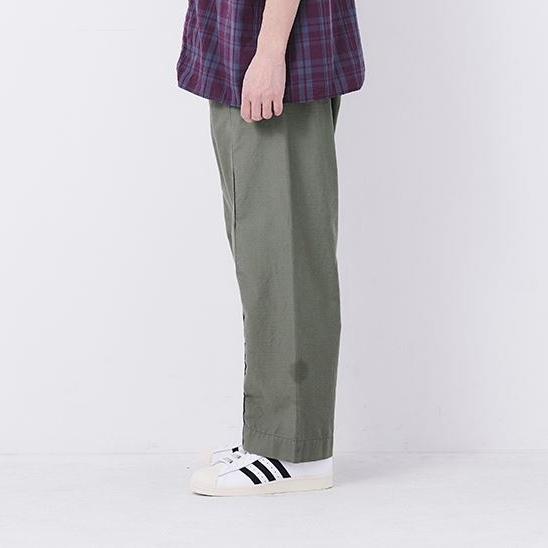 N.O.U.Nの新作パンツ”PIN TUCK”