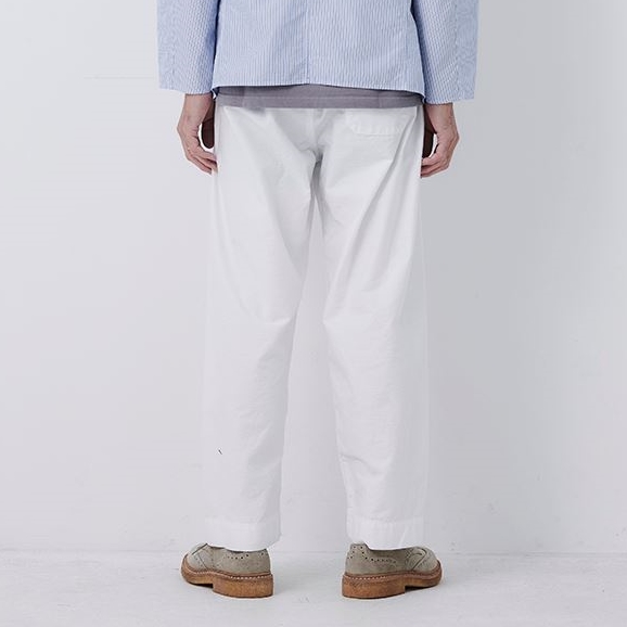 N.O.U.Nの新作パンツ”PIN TUCK”