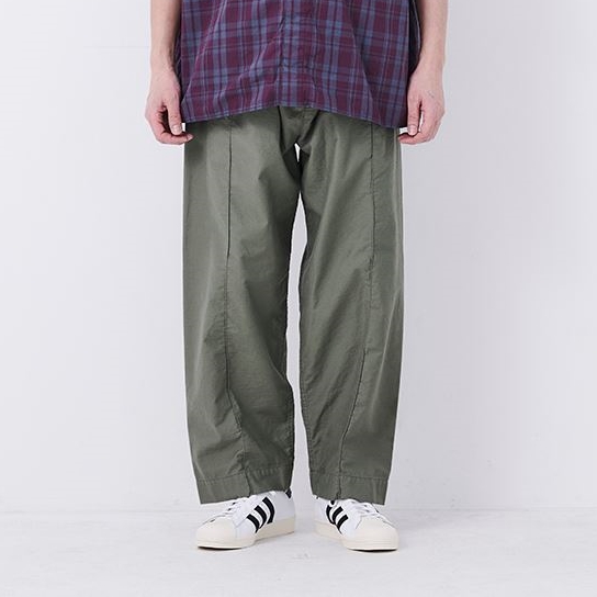 N.O.U.Nの新作パンツ”PIN TUCK”