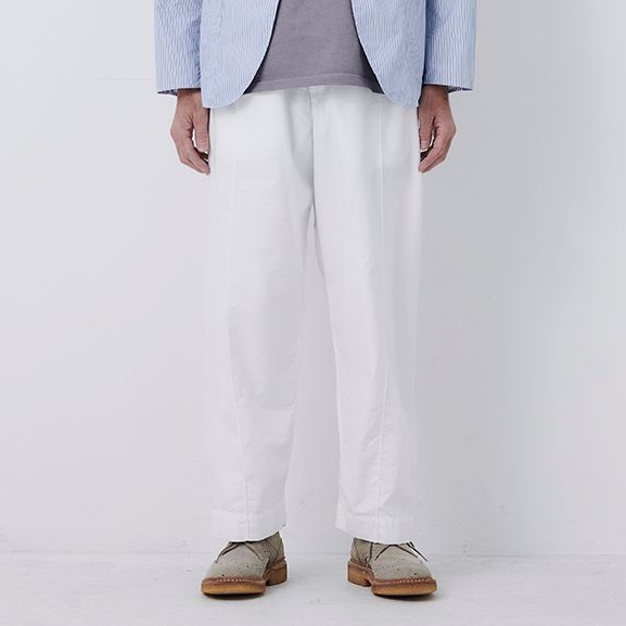 N.O.U.Nの新作パンツ”PIN TUCK”