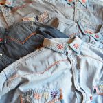 Nasngwam.のFLOWER DENIM SHIRTS