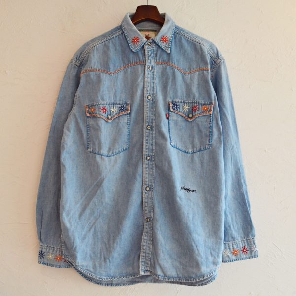 Nasngwam.のFLOWER DENIM SHIRTS