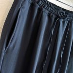 秋のシャツとパンツ