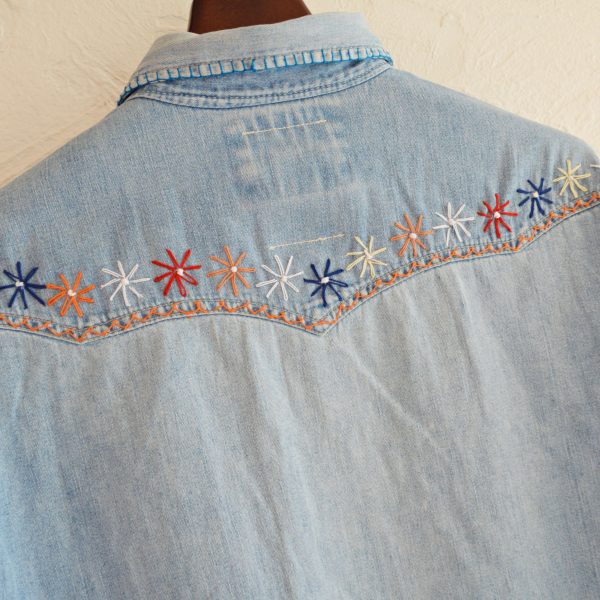 Nasngwam.のFLOWER DENIM SHIRTS