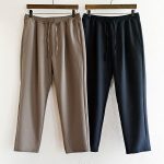 秋のシャツとパンツ