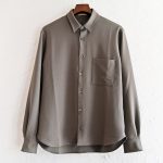 秋のシャツとパンツ