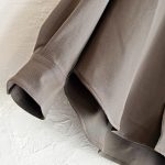 秋のシャツとパンツ