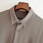 秋のシャツとパンツ