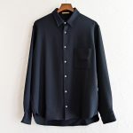 秋のシャツとパンツ