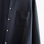 秋のシャツとパンツ