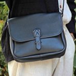 極上鹿革Doeskinのショルダーバッグ