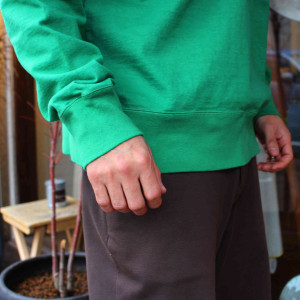 N.O.UNの新作ハーフジップ