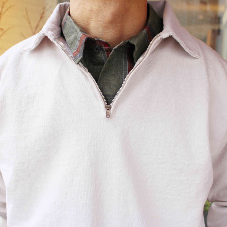 N.O.UNの新作ハーフジップ